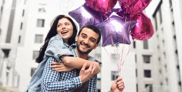 ژست عکس تولد دو نفره در طبیعت