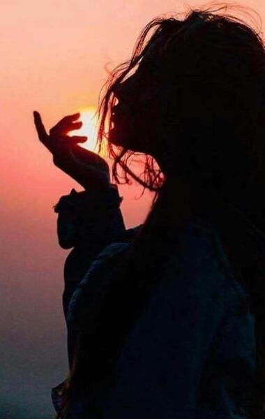 ژست عکس بدون چهره در خانه