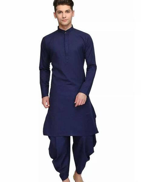 ژست عکس با لباس بلوچی مردانه