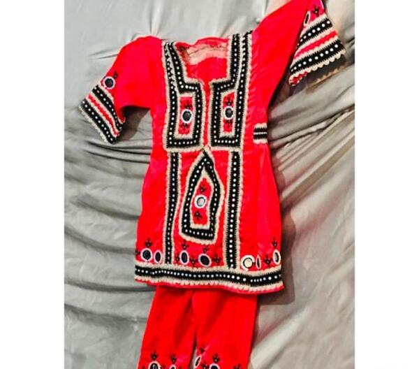 ژست عکس با لباس بلوچی مردانه