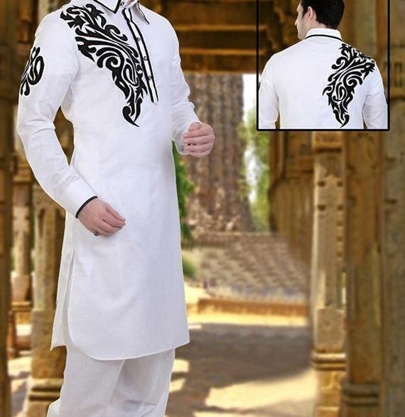 ژست عکس با لباس بلوچی مردانه