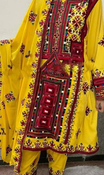 ژست عکس با لباس بلوچی مردانه