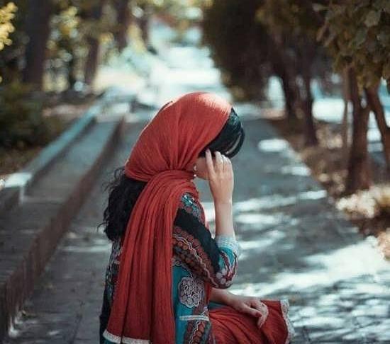 ژست عکس نیم رخ دخترانه