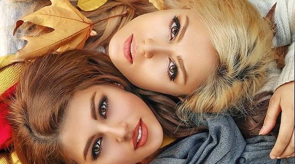 ژست عکس نیم رخ دخترانه