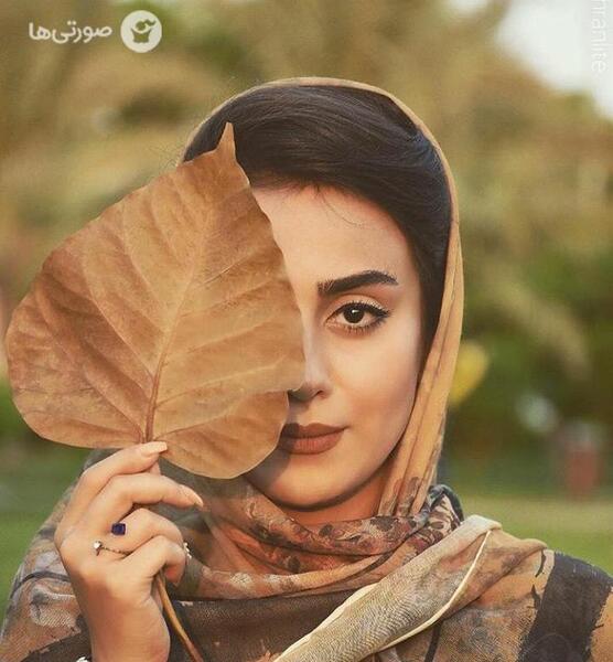 ژست عکس نیم رخ دخترانه
