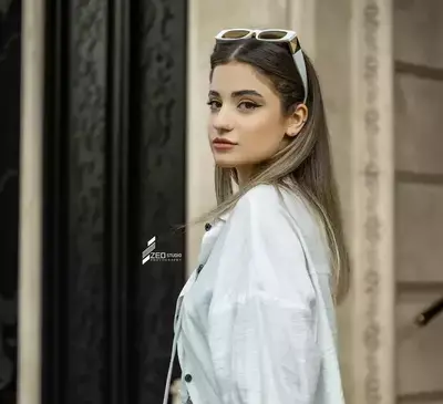 ژست عکس تولد سیاه سفید