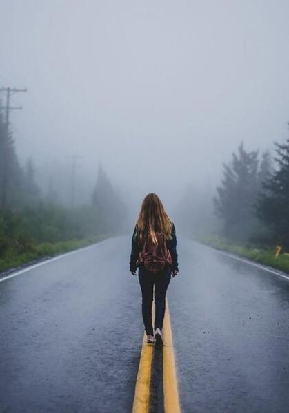 ژست عکس دخترانه در خیابان
