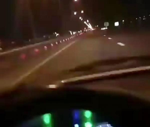 عکس ماشین شاهین در شب