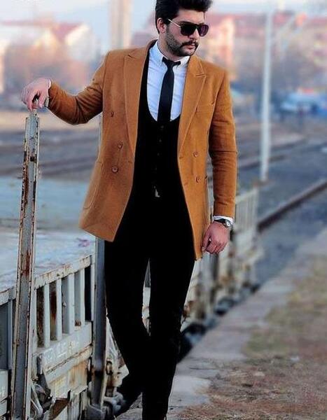 ژست عکس با پالتو مردانه