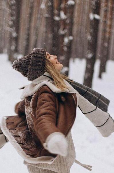 ژست عکس دخترانه با برف