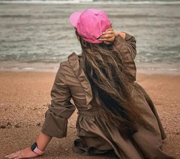 ژست عکس اسپرت کنار دریا