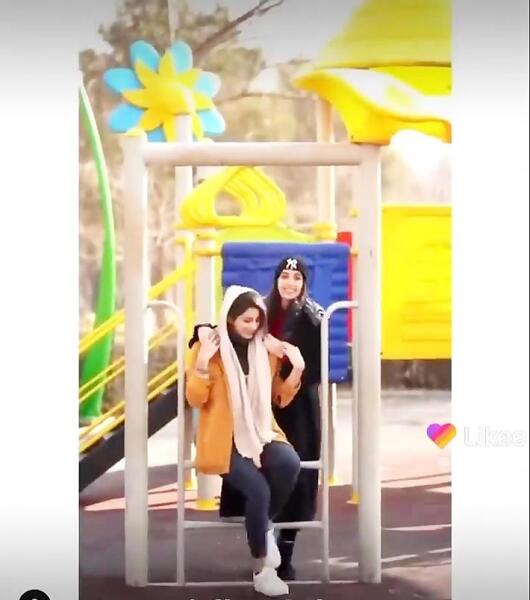 ژست گرفتن برای عکس دونفره