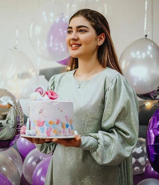 ژست عکس تولد ویسگون