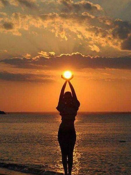 ژست عکس با غروب دریا