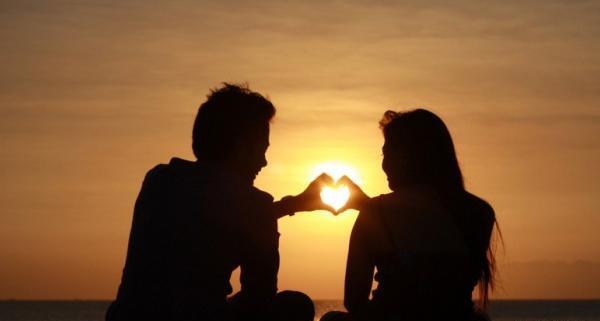 ژست عکس با غروب دریا