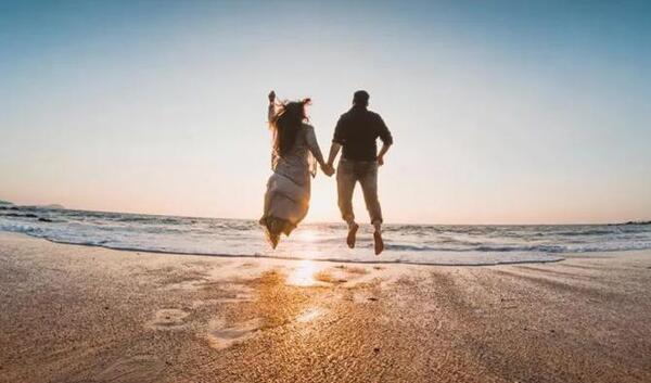 ژست عکس با غروب دریا