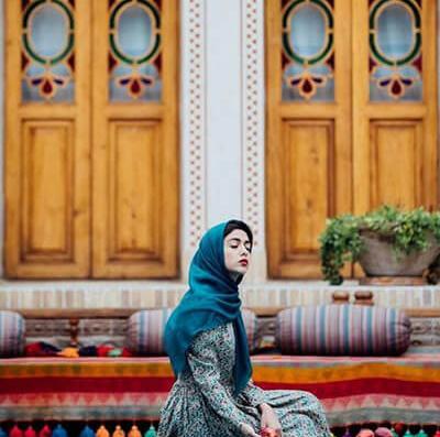 ژست عکس قدی در خانه