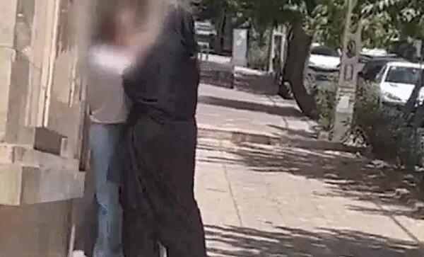 ژست عکس دخترانه تو خیابون