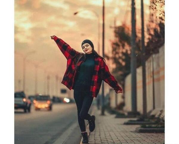 ژست عکس دخترانه تو خیابون