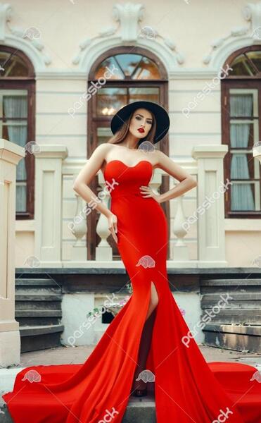 ژست عکس دخترانه با پیراهن مردانه