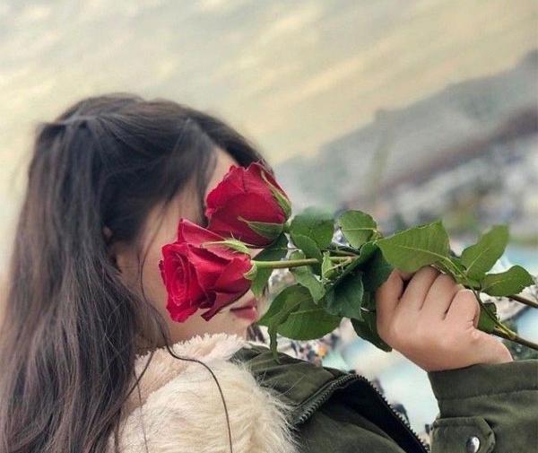 ژست عکس دخترانه با پیراهن مردانه