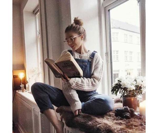 ژست عکس دخترانه با پیراهن مردانه
