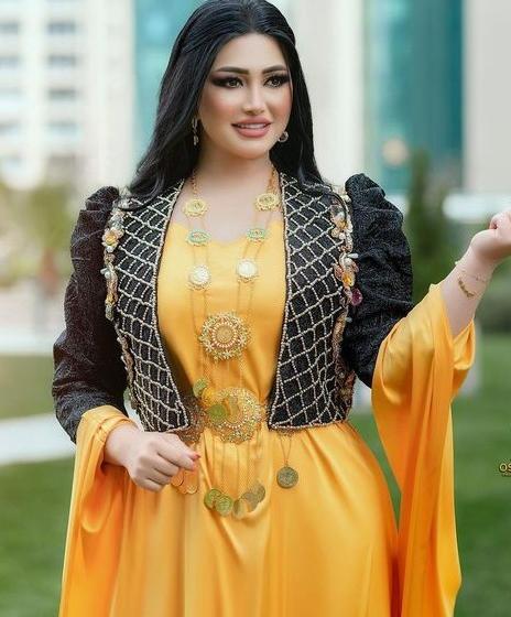 ژست عکس دخترانه با پیراهن مردانه