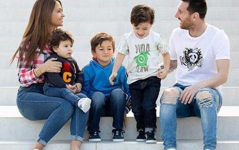 عکس های عاشقانه لیونل مسی و همسرش
