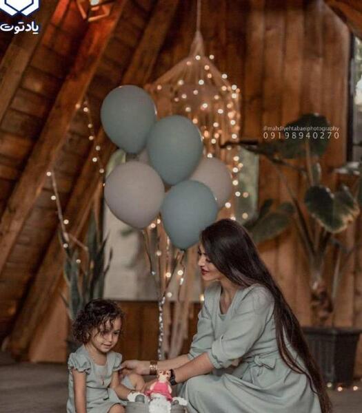 ژست عکس تولد دخترانه بچه گانه