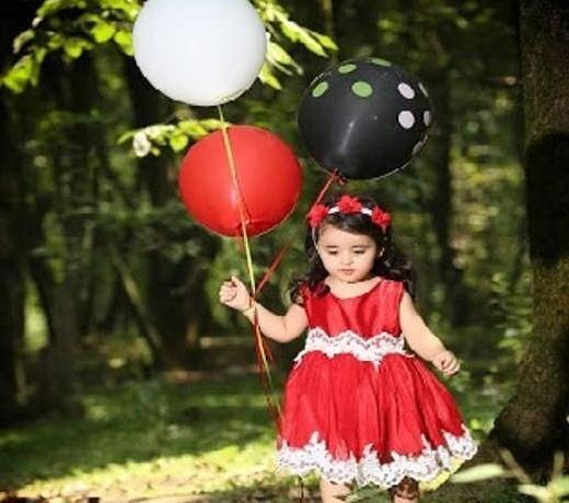 ژست عکس تولد دخترانه بچه گانه