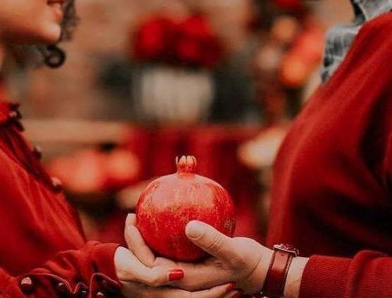 ژست عکس شب یلدا پسرانه