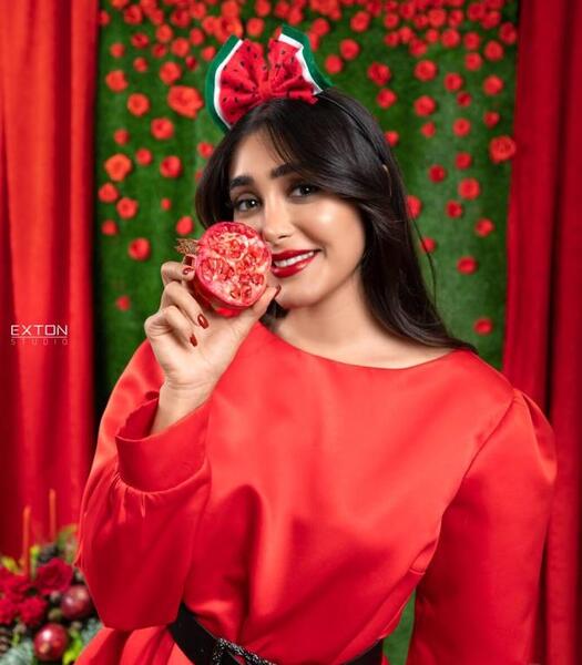 ژست عکس شب یلدا پسرانه