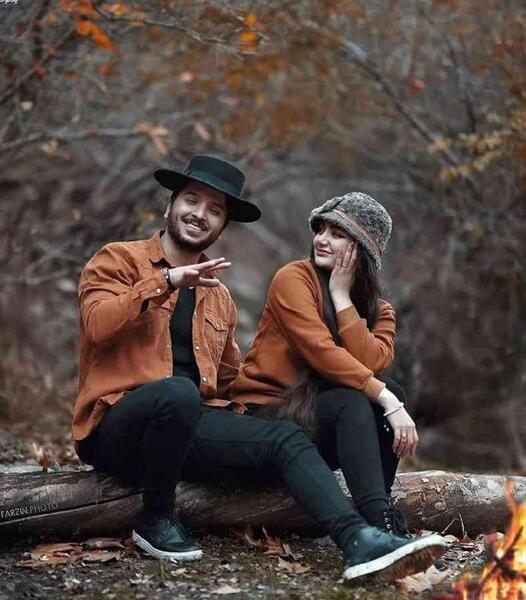 ژست عکس تولد دونفره عاشقانه در طبیعت
