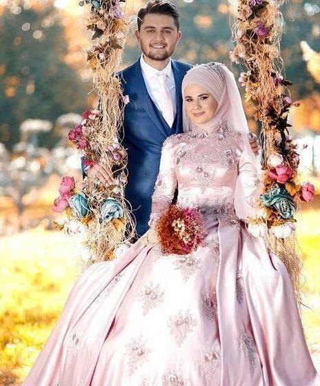 ژست عکس دخترانه با لباس عروس