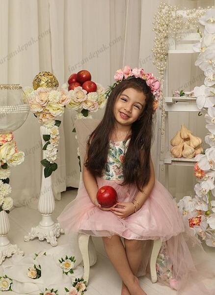 ژست عکس دخترانه با لباس عروس