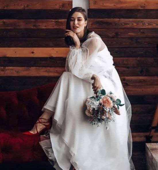 ژست عکس دخترانه با لباس عروس