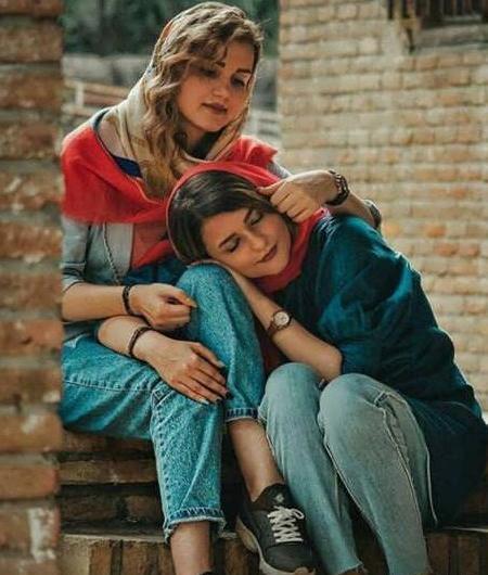 ژست عکس دخترانه دو نفره
