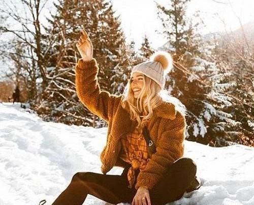 ژست عکس تولد در طبیعت زمستان