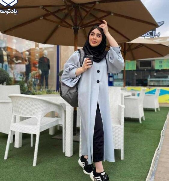 ژست عکس دخترانه تکی ایستاده