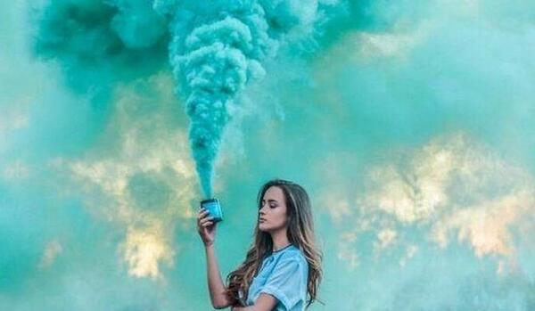 عكاسي تولد ژست عکس با دود رنگی