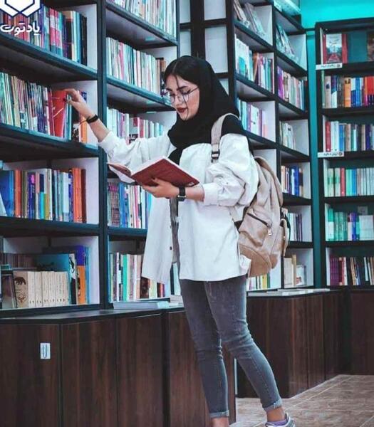 ژست عکس دخترانه در مدرسه