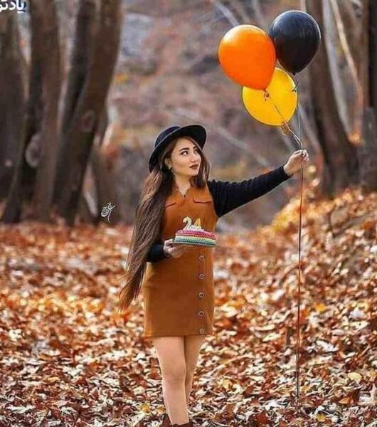 ژست عکس تولد با کیک بچه گانه