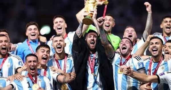 عکس لیونل مسی با لباس آرژانتین