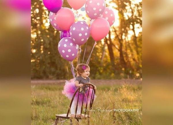 ژست عکس تولد در طبیعت بچه گانه
