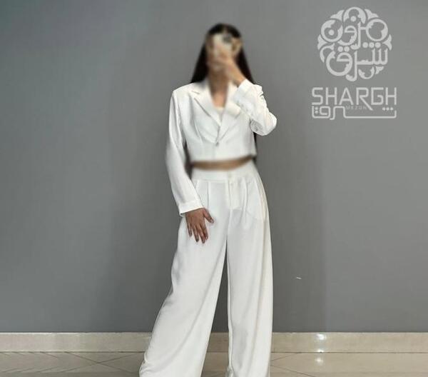 ژست عکس دخترانه با کت و شلوار