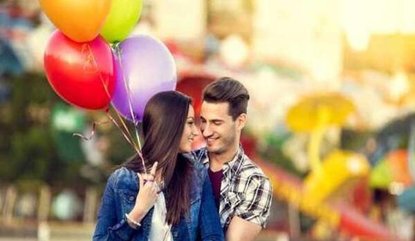 ژست عکس تولد زن و شوهری در طبیعت