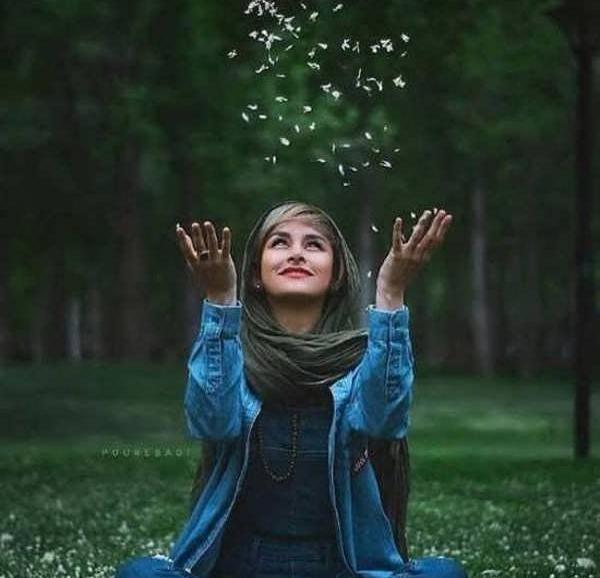 ژست عکس تک نفره دخترانه در خانه