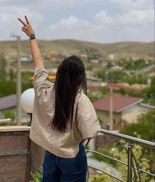 عکس دختر با چهره نامعلوم