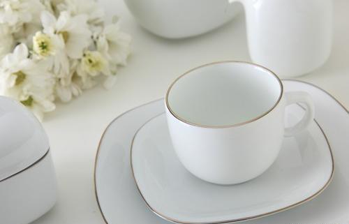 عکس گل چینی روی ظروف