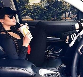 عکس لاکچری دخترونه با ماشین
